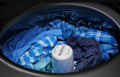 Can a tripped breaker cause my washer to appear completely dead